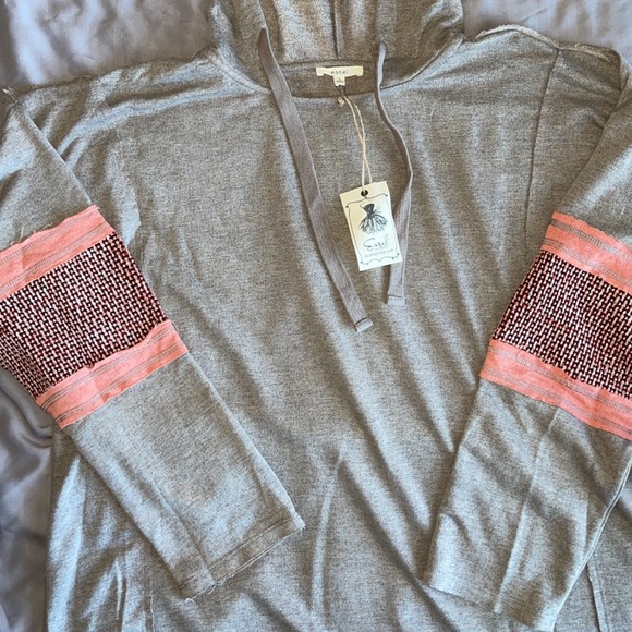 *BNWT* Large Oversized Easel Pullover - Picture 2 of 5